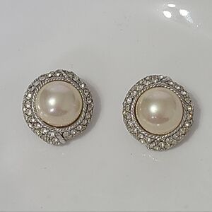 Vintage CINER Silver Tone Luxury Pearl Rhinestone Round Clip-On Stud Earrings